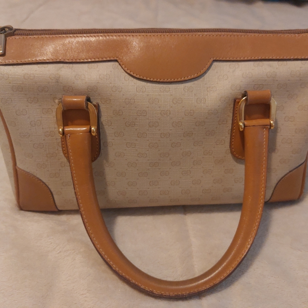 Authentic Vintage Gucci Body Bag - Picture 3 of 14
